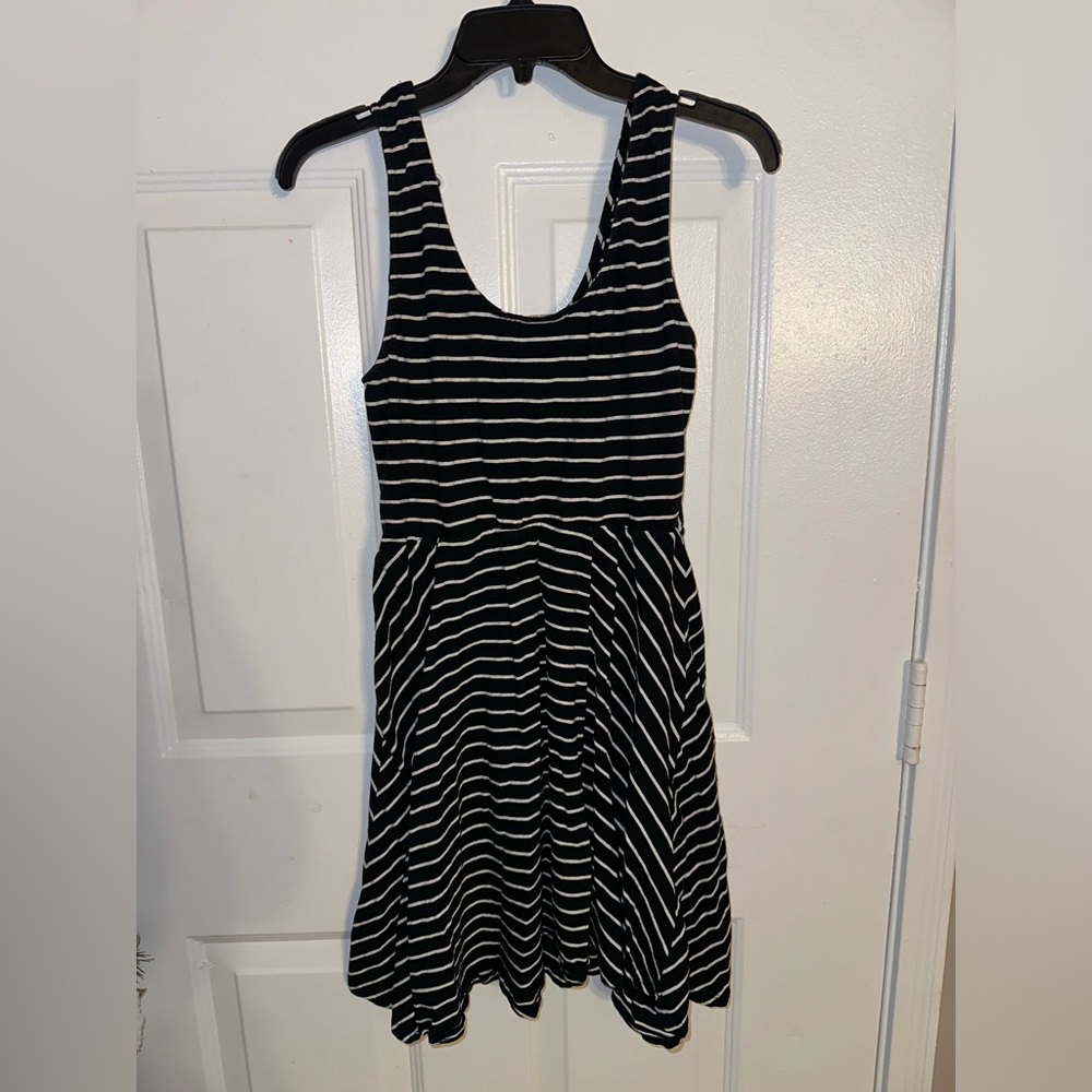 Mossimo Black and white stripped dress size large